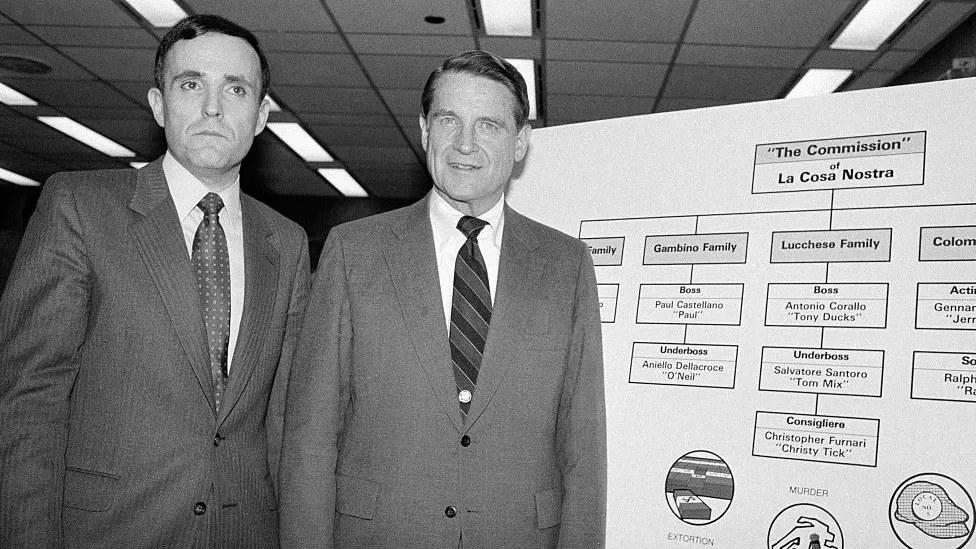 After prosecuting La Cosa Nostra, Giuliani will be prosecuted as a member of La Cosa Maga. 

bbc.com/news/world-us-…