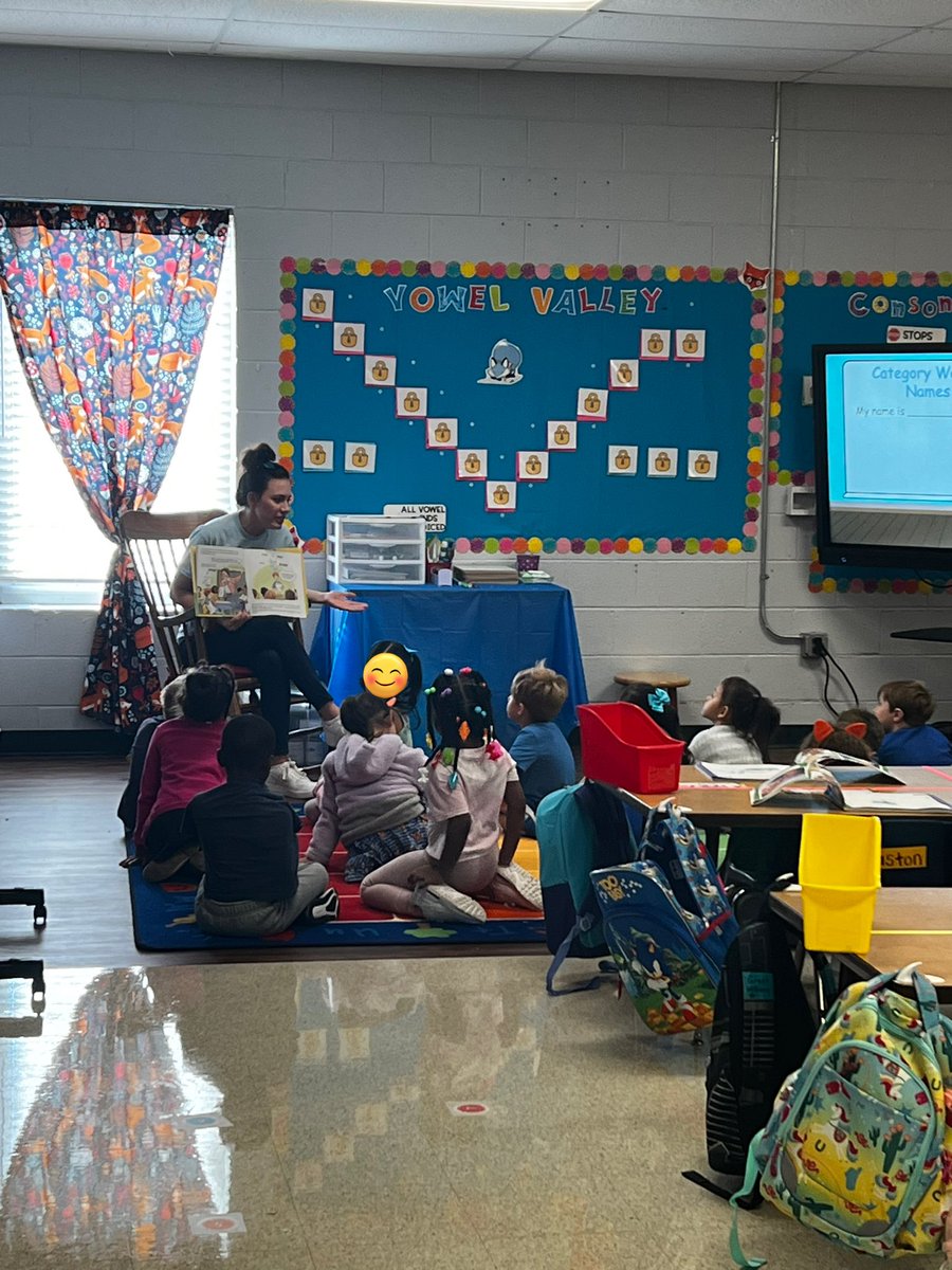 Assistant Principal <a href="/AbigailBobbitt/">Abbey Bobbitt</a> reading to some Kindergarten Panthers in <a href="/FieldsFoxes/">Fields' Clever Foxes</a> class. #SimplyTheBESt #NoPlaceIdRatherB