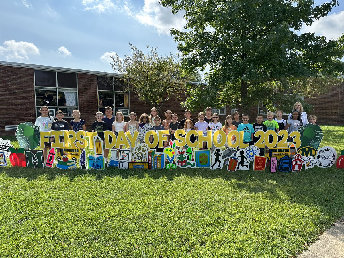SidneyFennElem's tweet photo. #fennfirstday Mrs. Noe’s class and Mrs. Dickel’s class. https://t.co/wSj5UOw6Lo