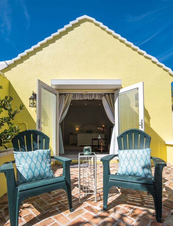 Southern_ViewsR's tweet photo. Indulge in opulence with our luxury vacation house rentals in Southampton. Book your retreat at VacationByOwners and experience a lavish getaway like no other. #SouthamptonLuxuryRental #VacationInStyle #LuxuryGetaway #NoBookingFees #VacationByOwners https://t.co/Ojn81BSQdb https://t.co/rTWHrZekpc