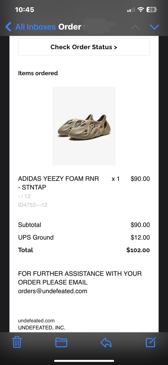 styles178's tweet photo. @KckdRosko @KckdNotify Hit slides size 11 EA on Finishline yesterday and foams size 12 on Undefeated today 🙌🏾 https://t.co/zxN62LefmD