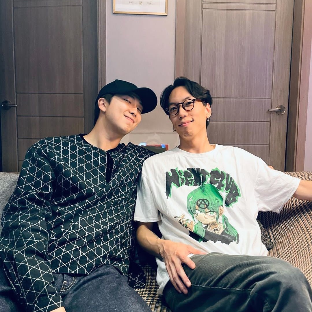 namutws's tweet photo. El amigo de Namjoon, John Eun expuso en sus historias de instagram que ha estado recibiendo mensajes de odio por su amistad con Nam: "La gente ha estado llenando mis DMs con algunas de sus "ideas" realmente absurdas y groseras. No me importa cómo pienses y es tu libertad pensar + https://t.co/iMaAGtAUhH