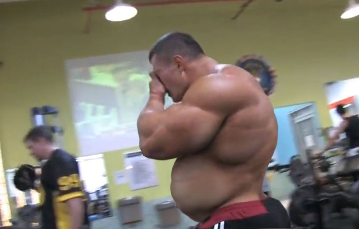 What a roided ballgut on such a young roidpig !