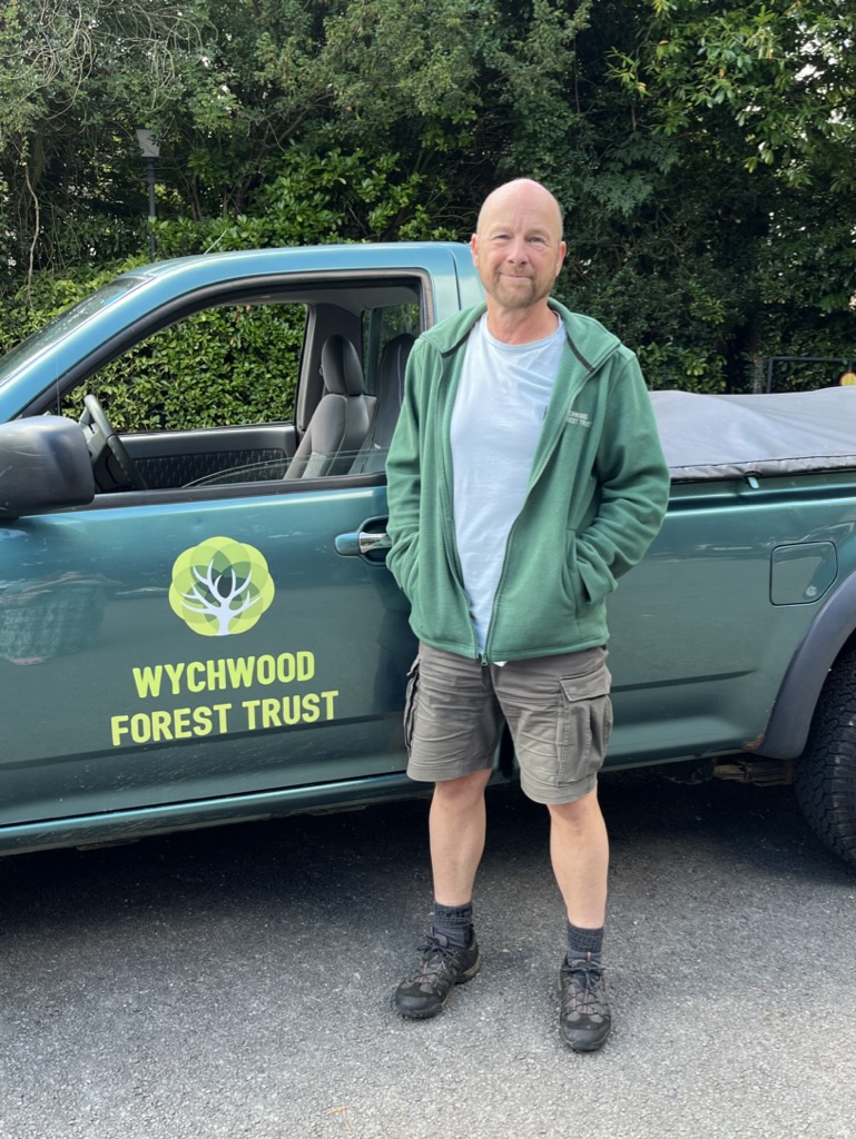 Great to have Toby back after his summer break. Give him a wave if you see him out and about! ⁣Don't forget he is running another #drystonewalling course on 26 August 10am - 4pm. To book your place, go to wychwoodforesttrust.co.uk/whats-on #Cotswolds #conservation #ruralskills #heritage