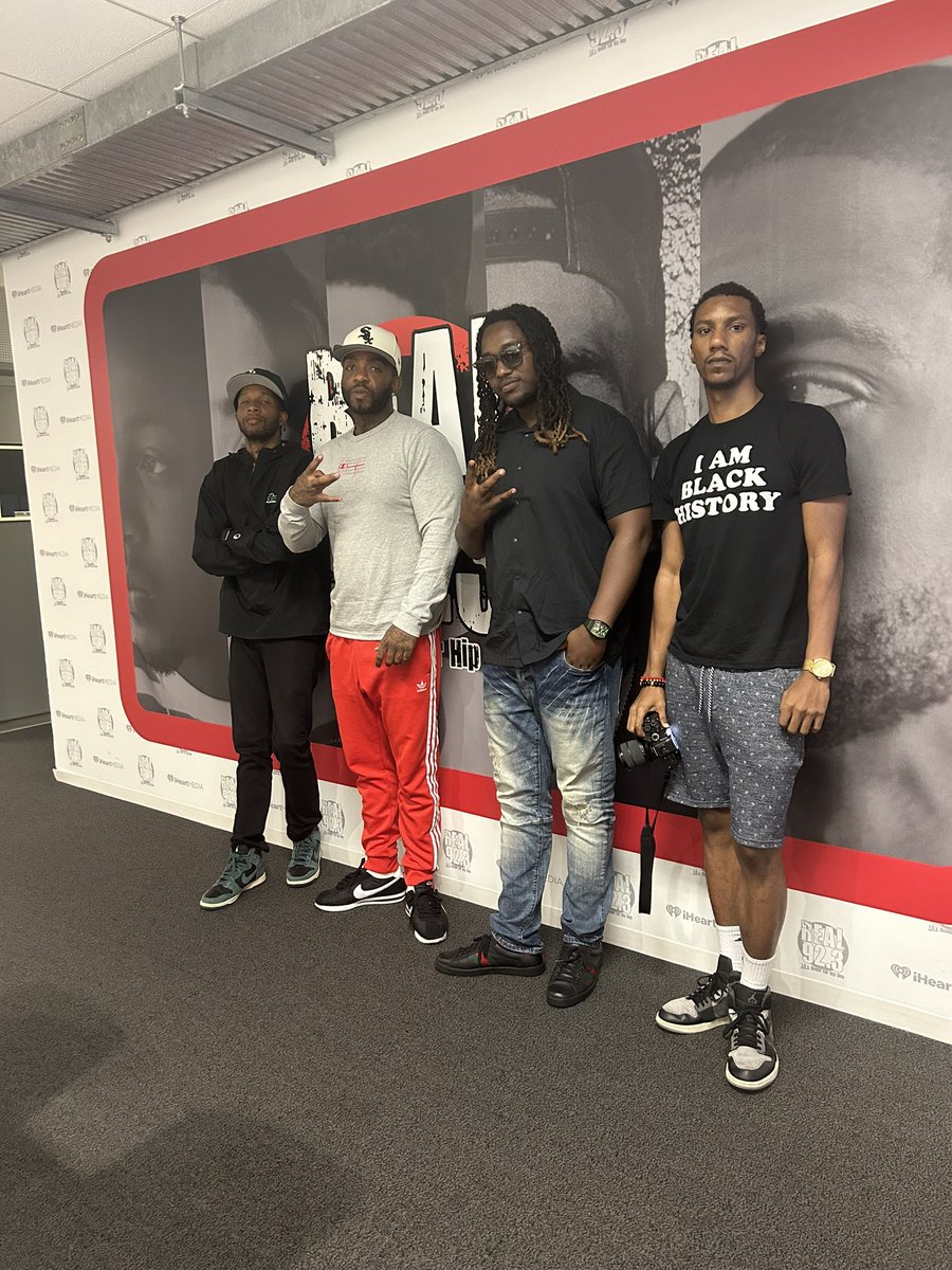 doughnetworkz's tweet photo. Dope interview last night 🎯 shout out @ChuckDizzle x @HomeGrownRadio #real92.3 for @osbechill …. Interview dropping soon! https://t.co/tQaKXhJoRe