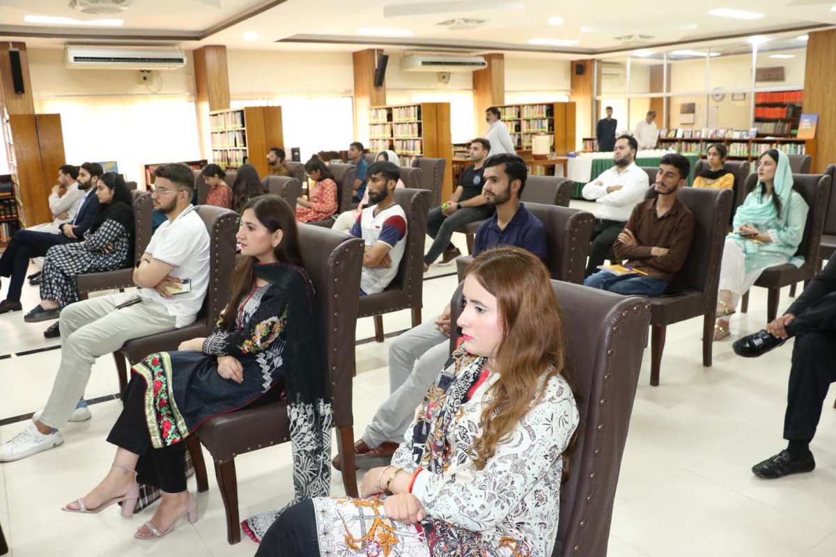 _KIIR_'s tweet photo. 2/2
The delegation had an interactive session on Balancing Global Interests, Regional Security, and the #Kashmir Question: Adapting Pakistan's Foreign Policy in a Shifting Global Landscape with a Focus on #Pakistan-#India Relations.

#KIIRInternshipProgram23 https://t.co/dTQBeZjy2Q