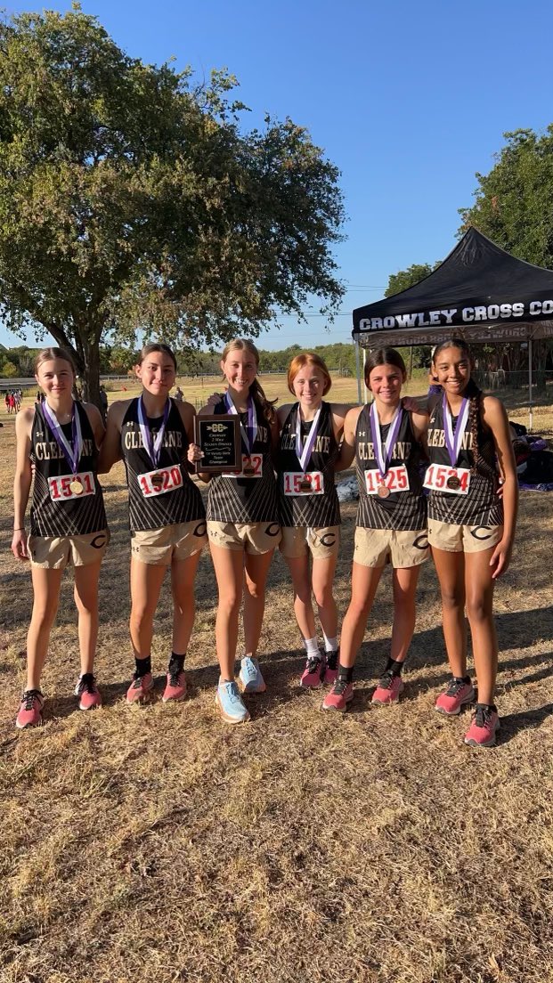 CleburneXc's tweet photo. CHSXC started the 2023 season on the right foot . Varsity Boys and Girls won the. Crowley International this morning. 
Individual achievements coming soon !!
#family #believe @b_o_33 
@CISDSports @CleburneISD https://t.co/8yc4XjDekJ