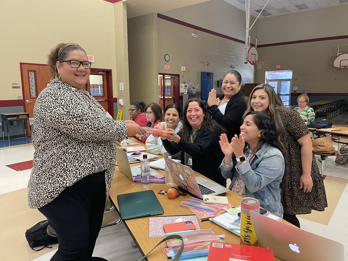 Garcia79E's tweet photo. You are looking at the winners of the “3rd Grade Science Lesson Plan Scavenger Hunt”! @FieldsFalcons #fieldsinspires @mssilva_3 @MsGarciaS1 https://t.co/s9P2S1Q5XF