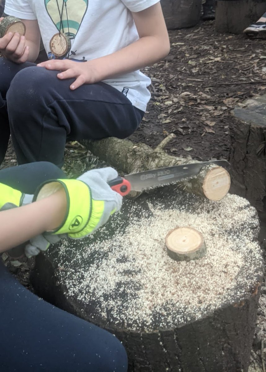 We're thrilled to be joined by the young people from Virtual Schools, in partnership with @OldhamCouncil #Oldham The young people did a wildlife pond survey, made wooden medallions and learnt how to roll bees wax into beautiful candles with @Hive5Manchester.