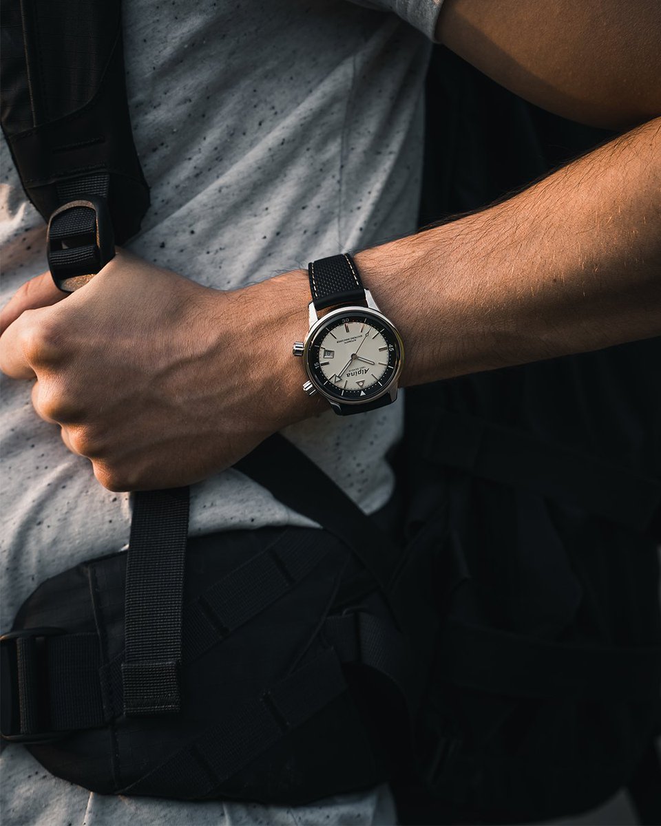 Alpinawatches's tweet photo. A passion for the seas requires sober, accurate, legible and robust instruments.
Meet the Heritage Seastrong Diver 300: https://t.co/wyLvUlNW8K
#SeastrongCollection #DivingWatch #AlpinaHeritage #SwissMade https://t.co/TiT95UbAuI