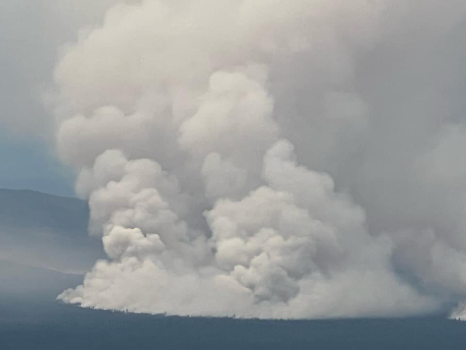 CALFIRESKU's tweet image. #SiskiyouAugustLightningComplex  Currently, the #WhiteFire and #RanchFire have merged together and are now considered the #RanchFire which is 700 acres with 10% containment and the #LongFire is 75 acres with 30% containment and the #AshFire is 15.4 acres with 20% containment.