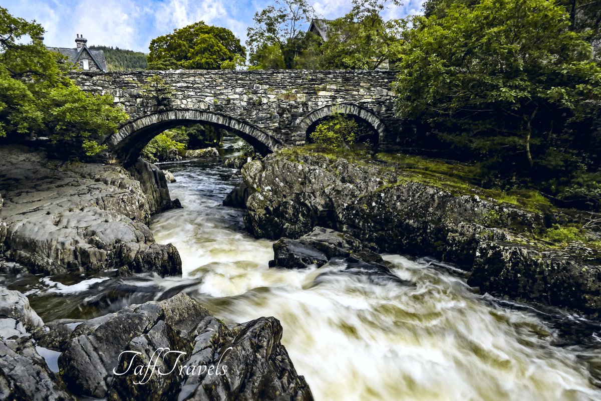 The Pont-Y-Pair Bridge in #Betwsycoed A must visit if in @eryrinpa #NorthWales #Eryri @visit_snowdonia @GoNorthWales @visitwales @walesdotcom @northwalescom @NWalesSocial @northwalesmag @ItsYourWales