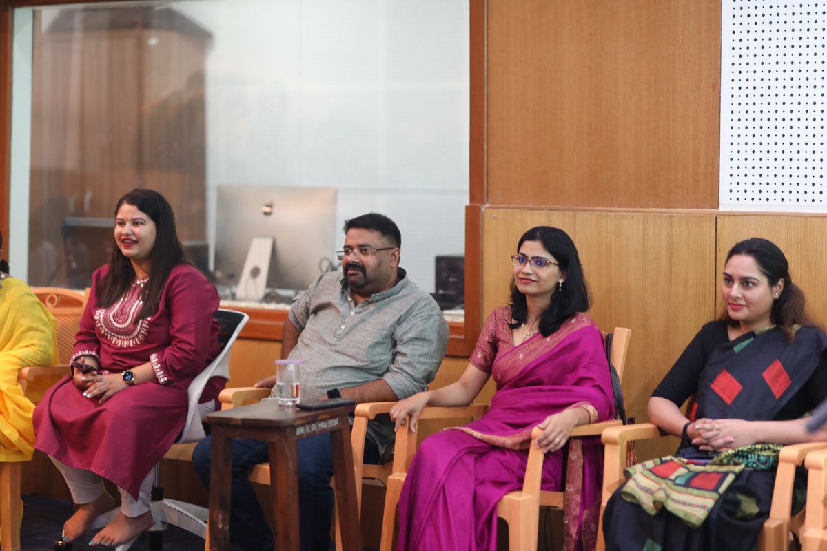 gehudehradun's tweet image. Department of Media and Mass Communication @gehudehradun witnessed #Induction_programme with Mr. Anupam Trivedi, Bureau Head, @News18 enlightening the new batch on current scenario and future aspects of #media followed by Mr. Navneet Gairola making them perform theatre exercises.