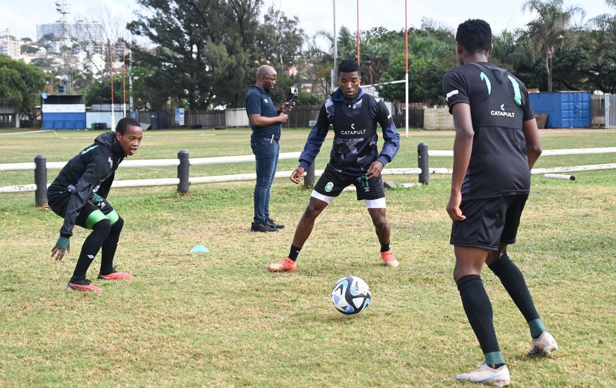 BackpageMedia's tweet photo. AmaZulu Media Day 🎥

📸Gerhard Duraan/BackpagePix

#AmaZulu #DStvPremiership #SouthAfricanFootball #iDiski #SuperDiski https://t.co/EIN7qEb7DF