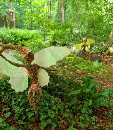 There's just over two weeks left of the Enchanted Garden trail @rococogarden and the fairy-tale friends are looking magical in this beautiful weather. Book your tickets here: rococogarden.org.uk/news/the-encha…