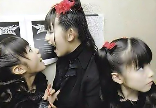 7WVZoXH2o2fjwrM's tweet photo. @BABYMETAL_JAPAN @tmorello 8/18金曜日🏮「メタり!! (feat. Tom Morello)」🆕➡️https://t.co/s2Fb57gVj9🏮#メタり 💝#BABYMETAL 🏮#METALI #RAGEAGAINSTTHEMACHINE #METAMURA https://t.co/01QSXe9BcZ