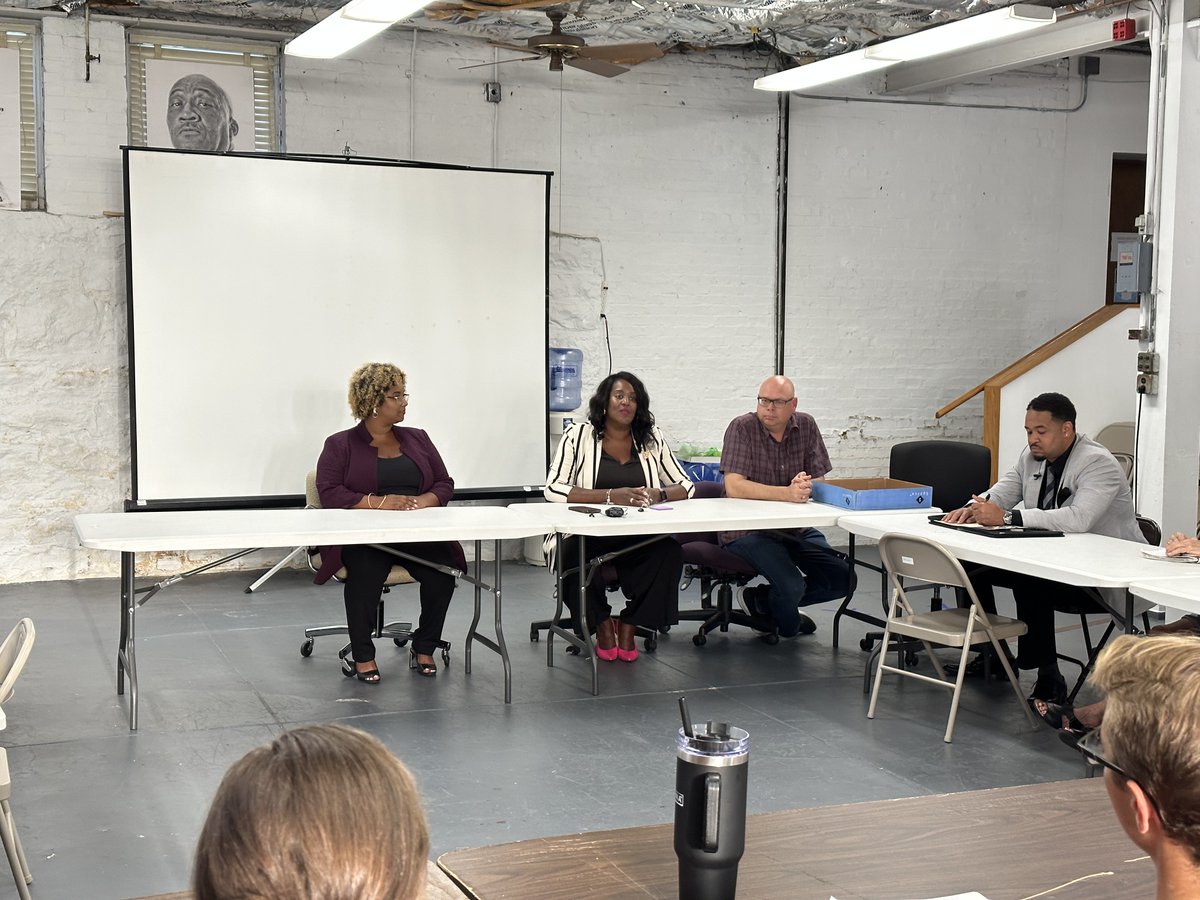 ward4stl's tweet photo. Thank you so much to Dr. Keisha Scarlett, the new Saint Louis Public Schools Superintendent, for attending our meeting and speaking on the state of SLPS last night! https://t.co/LB4nUMoUXX