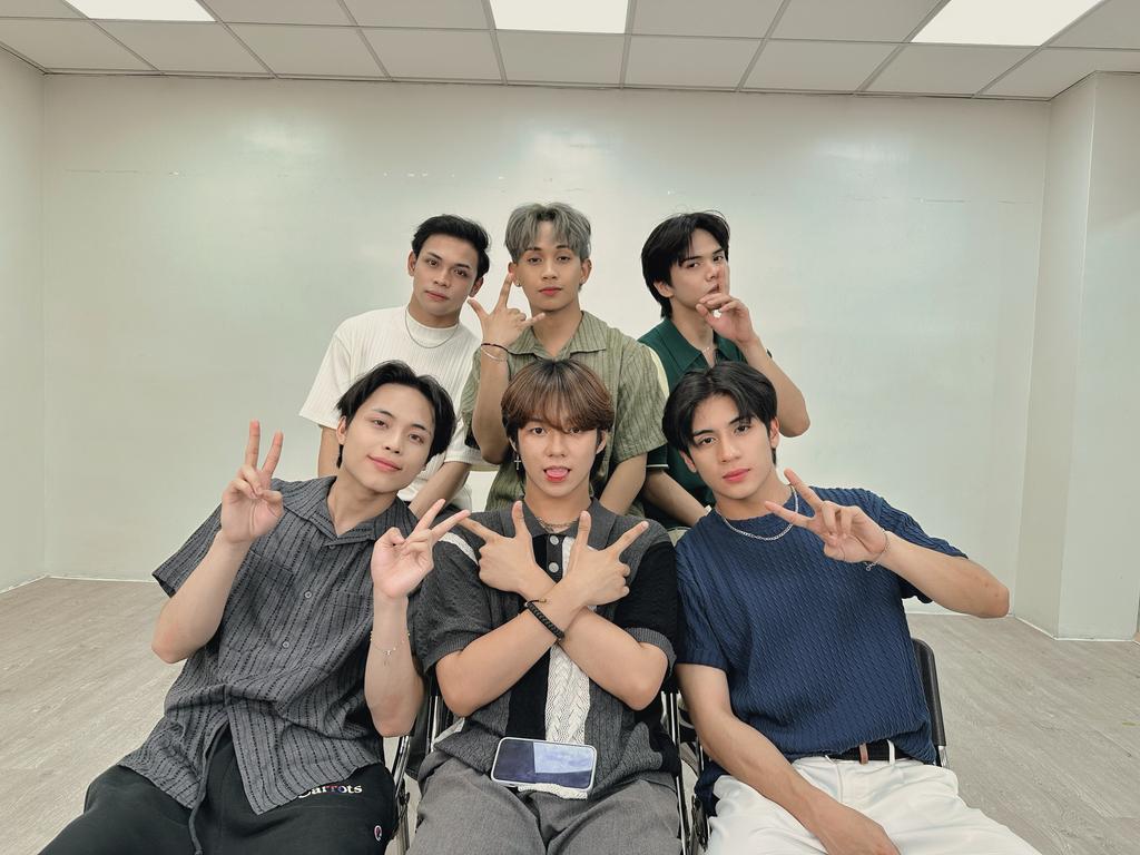 pluus_official's tweet photo. Hello, SUM. Thank you so much po for watching our Play With Tatang Robin episode tonight. We had fun today po, sana napasaya rin po namin kayo. ☺️

➕ https://t.co/7gNToV8AOJ

Watch 'Missing You' 🍂 Official MV here:
▪️https://t.co/9xp88tw49J

#PLUUS #PlayWithTatangRobin #PWTR https://t.co/pzOwRxxqxU