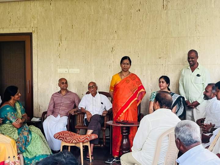 kmuralimohan_'s tweet photo. మాజీ మంత్రివర్యులు గల్లా అరుణకుమారి గారిని మరియు గుంటూరు ఎంపీ గల్లా జయదేవ్ గారిని మర్యాదపూర్వకంగా వారి స్వగృహంలో పూతలపట్టు నియోజకవర్గ నాయకులతో కలిసి కలవడం జరిగింది.
#GallaJaydev #puthalapattu https://t.co/def8LnvgZD