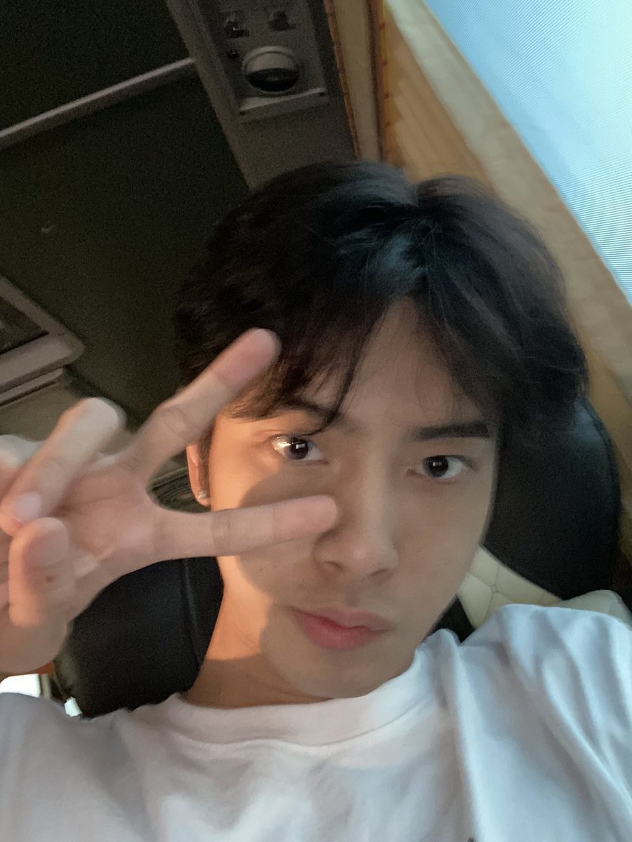 [🐶] Im so grateful for today because we did a lot of activities that made me happy and also we gathered some korean fans and i really appreciate their efforts to see our performance today 💗

#HORI7ON #호라이즌 #KYLER #카일러