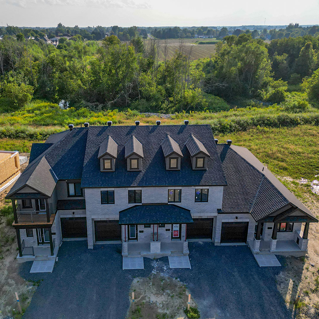 Move in fast! 🏡  A variety of townhomes are ready for you to move in. Discover the beautiful community of Place St. Thomas in Embrun ON.

#ValecraftHomes #NewHomesEmbrun #MoveInReady #quickmoveinhomes