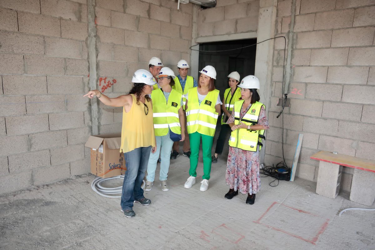 CarolinaDarias's tweet photo. ✅ Visita a las obras del primer centro de atención integral de niñ@s y jóvenes con #TEA de #Canarias

✅ Este centro de #APNALP en Las Palmas de GC será un referente gracias a la acción conjunta de las administraciones públicas, asociación y las familias

#JuntosHacemosMás https://t.co/ZJtv9Sh3ZD