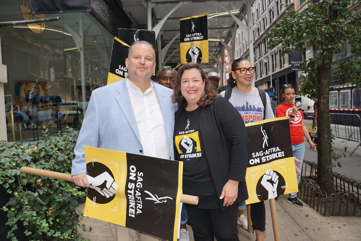 transportworker's tweet photo. The TWU is proud to stand with our sisters and brothers of @SAGAFTRA as they take on unbridled corporate greed and fight for the rights of workers amid unregulated job-killing technology. https://t.co/xBMHow1ejW