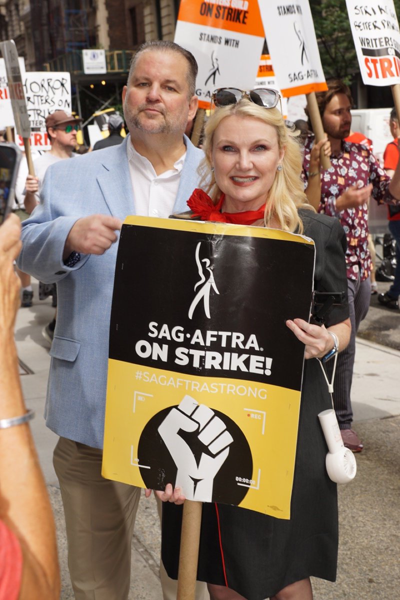 The TWU is proud to stand with our sisters and brothers of @SAGAFTRA as they take on unbridled corporate greed and fight for the rights of workers amid unregulated job-killing technology.