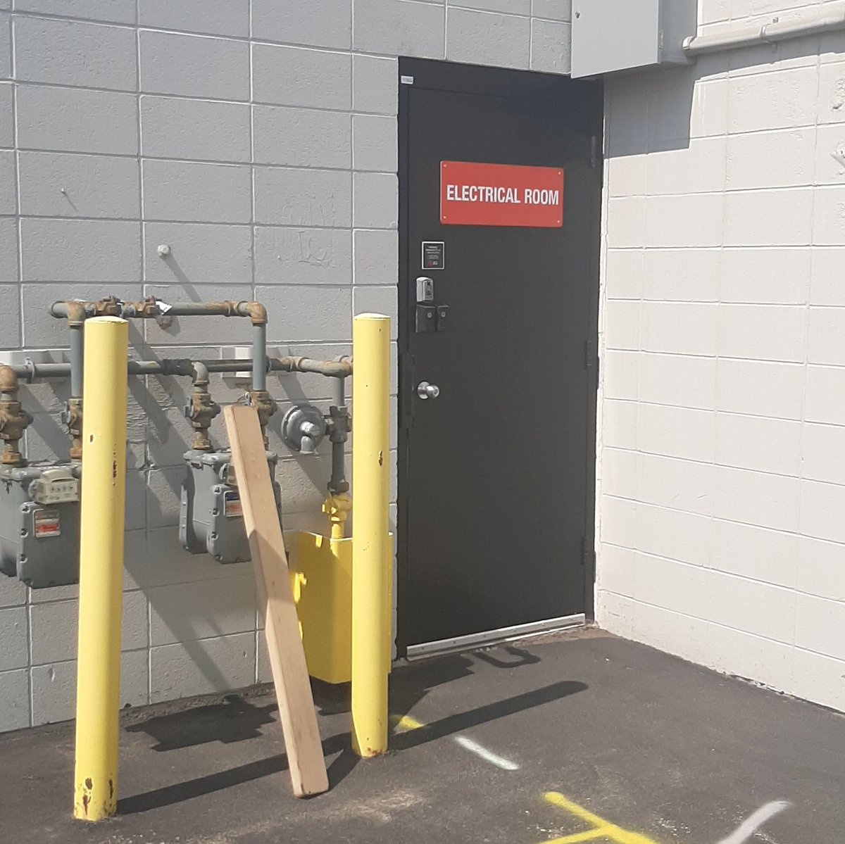 signaramaEDM's tweet image. Do you need to label your electrical / sprinkler room doors? We can make the signage and install it for you, whether it be fabricated from a metal substrate or a decal we can make it for you! Send us an email for a quote! #exteriorsignage #doormarkers #ACP #yegsignshop