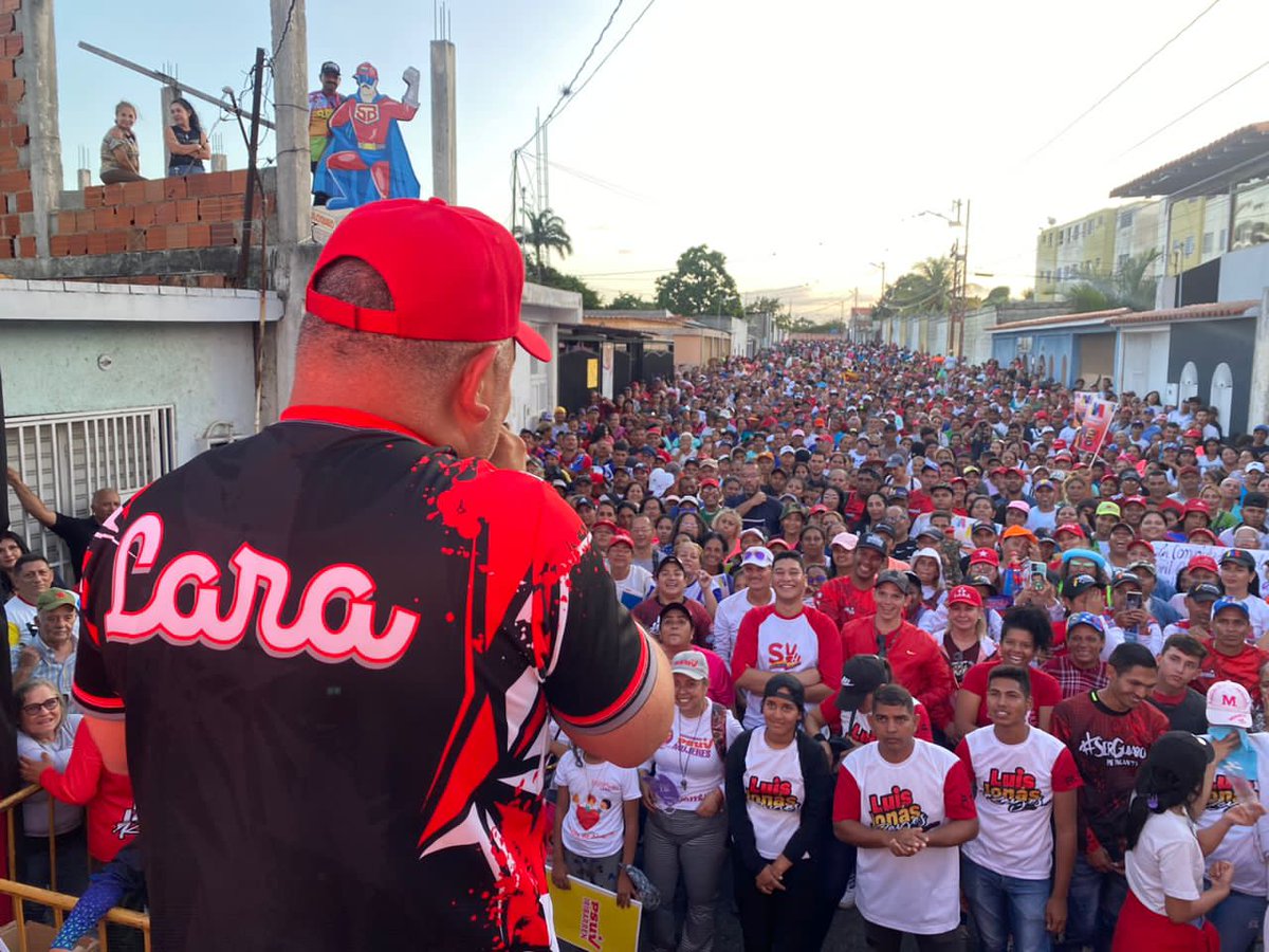 FOTOS | Militancia del PSUV en Iribarren recorren calles de Pueblo Nuevo en apoyo a la Revolución Bolivariana goo.su/6NIrF4 

<a href="/AdolfoP_Oficial/">Adolfo Pereira Gobernador</a> 
<a href="/LuisJonasReyes/">Luis Jonás Reyes</a> 
#PsuvEnLaCalle #VenezuelaEcológica
