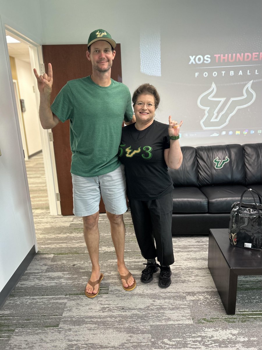 Spent my day <a href="/USFAthletics/">USF Athletics</a> <a href="/USFFootball/">USF Football</a>
Offensive film session with <a href="/CoachJGordo/">Joel Gordon</a> ... new changes in offensive strategy ... Remember support NIL <a href="/FowlerAvenue/">Fowler Ave Collective🤘</a> $10 a touchdown, $100 a win, and $100 for every score against ALA!
