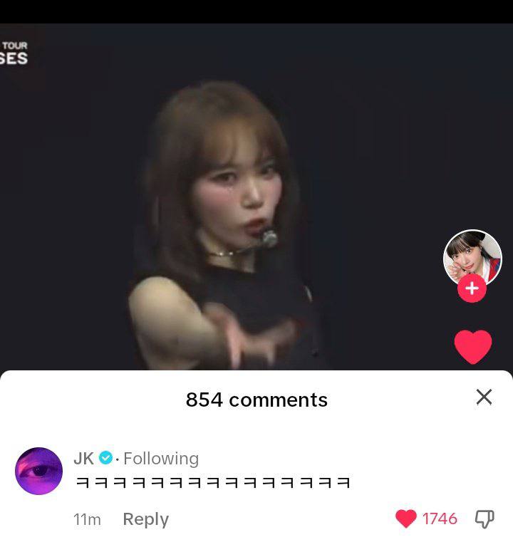starfess's tweet photo. -star guys jungkook komen di vidio chaewon yang ngomong belibet😭😭 WKKWKW https://t.co/4m29XkOf0F