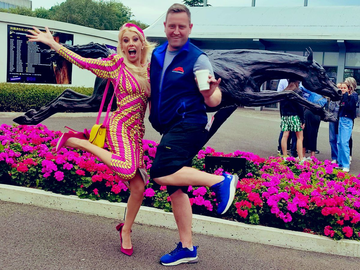 Dawnesme's tweet photo. Introducing “A Different League” live from any &amp; every racecourse 💃🏼🏇🏼🕺🏻

#bulmerslive #thursdayvibes https://t.co/67EnbB6pbV