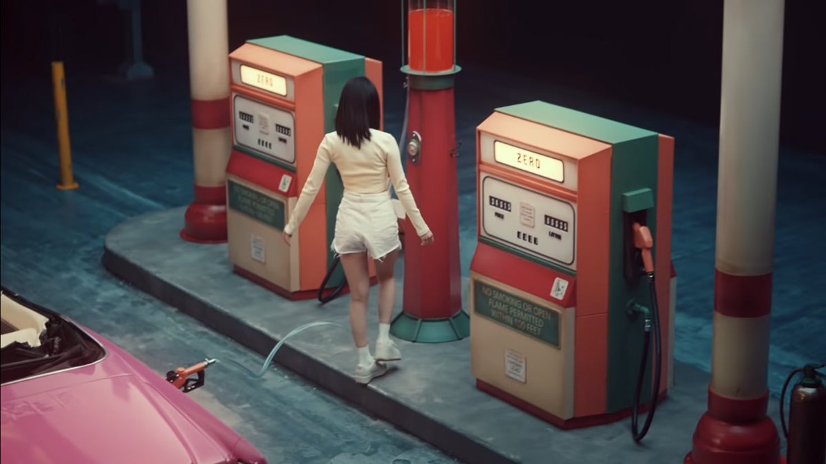 LHCKMJ's tweet photo. at the gas station https://t.co/RFsetGIvwN
