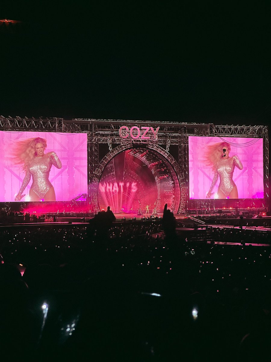 guapas4ever's tweet photo. Anoche 💖👏✨👸🏽🐝 https://t.co/EnKGjrhWYD