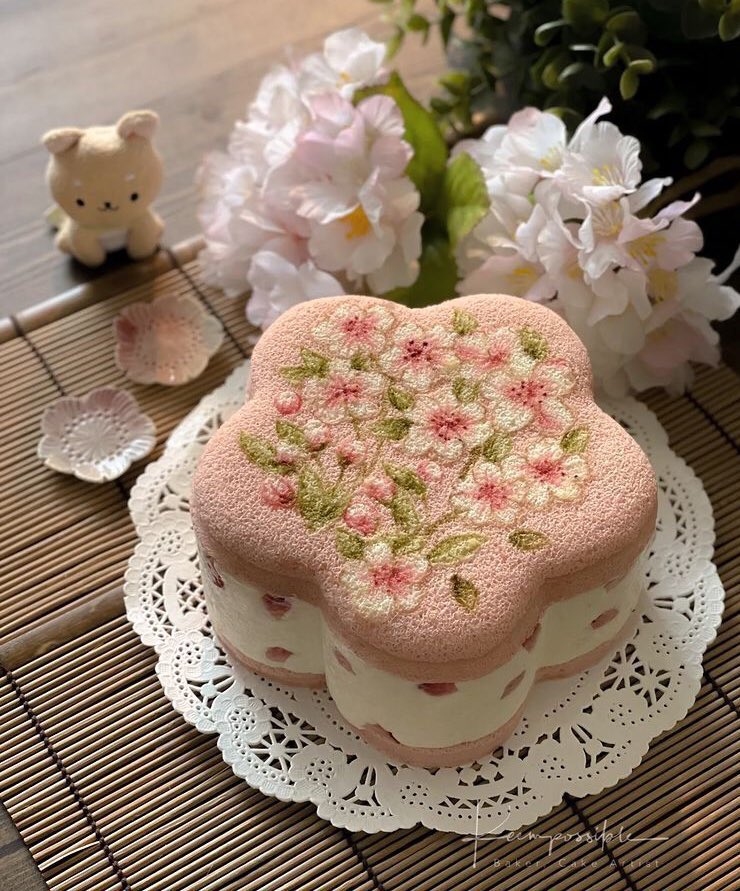 piinkibun's tweet photo. cherry blossom cake https://t.co/GUPzLBv1zh