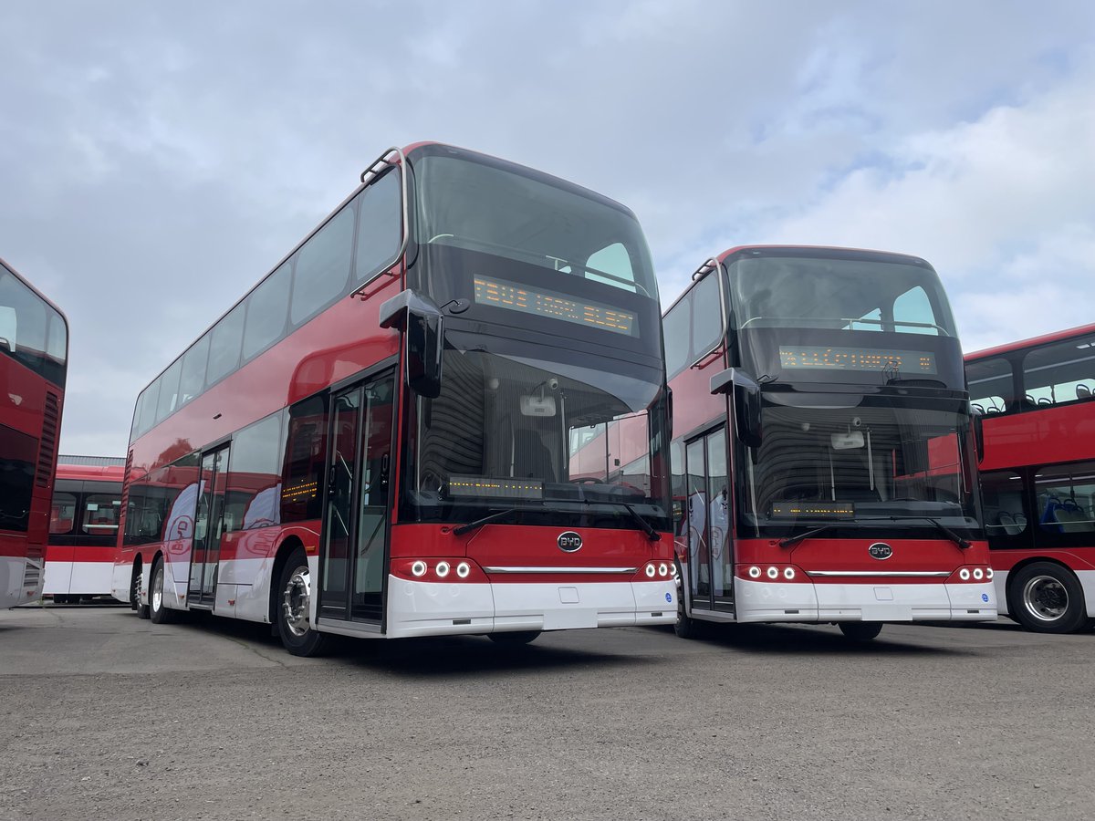 ¡Así como en Londres, Chile cuenta con buses de dos pisos para el transporte público!

Hoy el ministro <a href="/JuanCaMunozA/">Juan Carlos Muñoz Abogabir</a> presentó los 10 buses eléctricos y que son los primeros de este tipo en América.

Con una capacidad de 70 pasajeros sentados pueden cargarse en solo 2 horas  ⚡