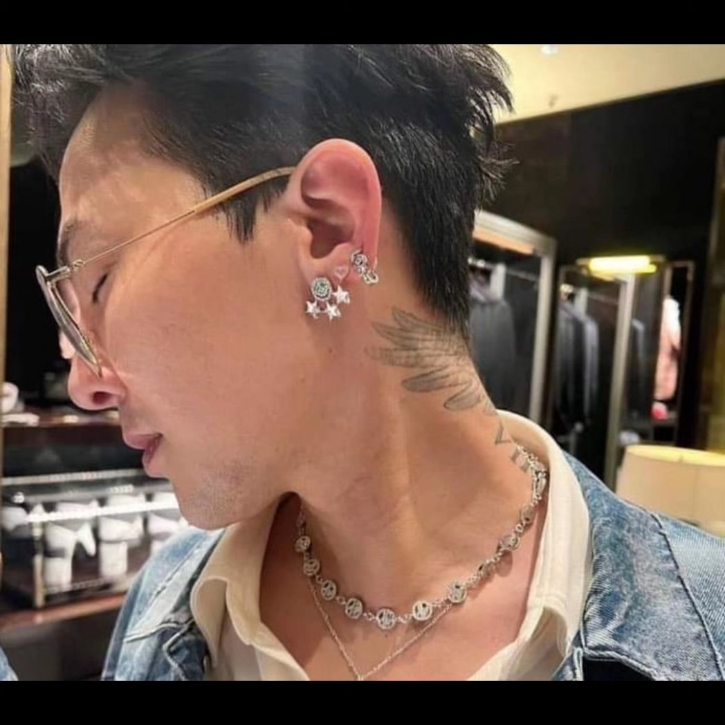 JiYong87506813's tweet photo. Happy BirthdayYou are the perfect person without having to pray.  I always want you to be happy.  I am really grateful to your mom for bringing you to the world. I will keep loving you till my last breath.
@IBGDRGN @YG_GlobalVIP
# HAPPYBIRTHDAYGDRAGON
# GDRAGONYEAR35 
# 지드래곤 https://t.co/AtGCZ74gp2
