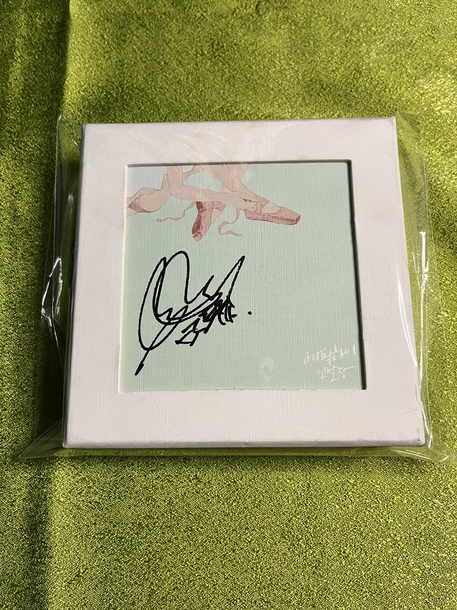 gdybph's tweet photo. ❗2-Days Piso Bidding❗

𝗘𝗽𝗶𝗸 𝗛𝗶𝗴𝗵 𝗦𝗵𝗼𝗲 𝗕𝗼𝘅 (𝗦𝗶𝗴𝗻𝗲𝗱 𝗔𝗹𝗯𝘂𝗺)
- Signed during concert in Manila last 2015. Tukutz signed this when I reached it to him 

𝗦𝘁𝗮𝗿𝘁𝗶𝗻𝗴 𝗕𝗶𝗱: ₱1
Start: Aug 16, 2023 (9pm)
End: Aug 18, 2023 (9pm)

https://t.co/Ail5hitx4Z https://t.co/JRADtSgGqP