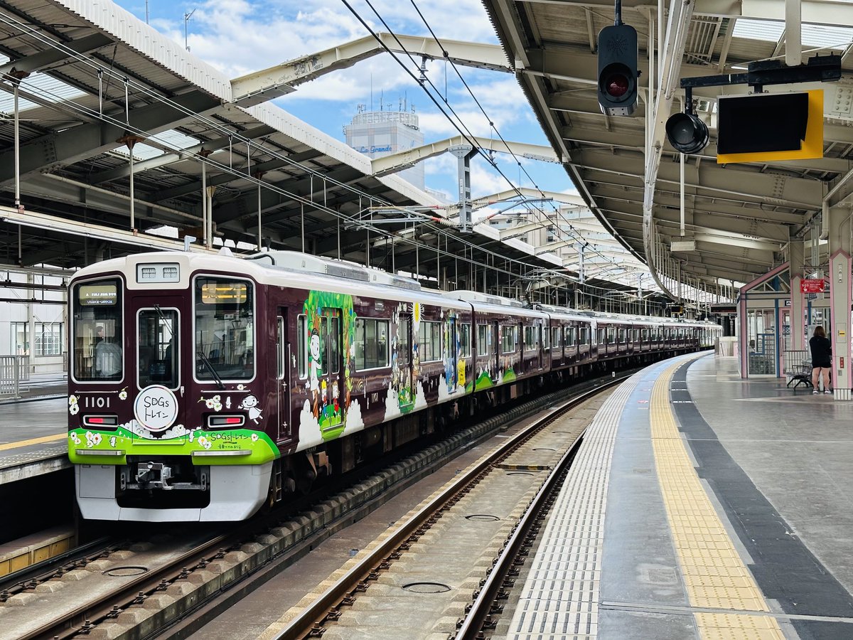 381_yakumo's tweet photo. #中海市交通局ファミリー

親 中海市交通局@h127ygj
弟 澤井八雲@381_yakumo
長男イエトレ@Okayama_105 
次男おかでん@okayama105 
三男 銀森信号機@Gmsignal
五男よこ鐵@yokogawa_mu
大阪の甥ユウキ@osaka_YM_108 
養子大阪環状線

#川西能勢口駅 #1000系

宜しくお願いします😊 https://t.co/YGRR75xCPw
