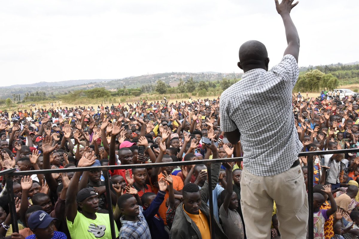 GatsiboDistrict's tweet photo. Ubu bukangurambaga bwateguwe n'Akarere ka @GatsiboDistrict kubufatanye n'Abafatanyabikorwa, bukaba bwitabiriwe n'itsinda ry'abakinnyi ba filme(Zacu TV)  barimo Papa Sava @RwandaLocalGov @RwandaEast @GovernanceRw https://t.co/fn1yIKqCpi