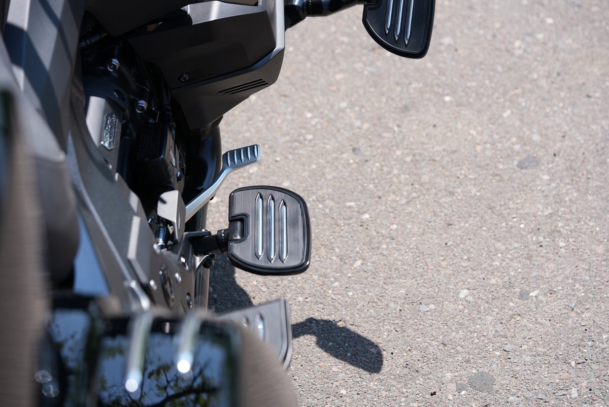BigBikeParts's tweet photo. Available in Black &amp; Chrome - get the Commander Boards that fit your ride!  Order your free Gold Wing, Ryker or Spyder catalog today 888-244-2453! #honda #canam #goldwing #hondagoldwing #ryker #spyder #gl1800 https://t.co/xziHTRBMpm