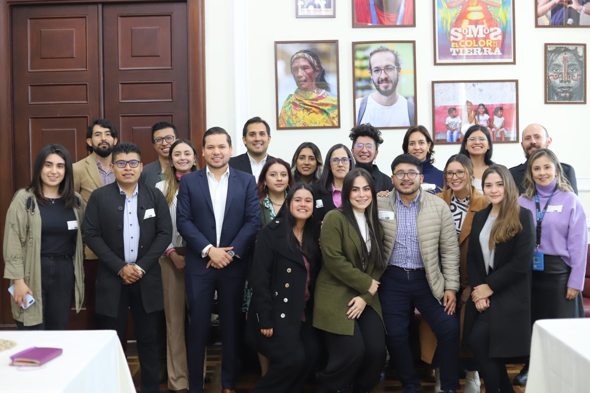 ✊📢#OxfamColombia como integrante de la Alianza por la Modernización de la <a href="/CamaraColombia/">Cámara de Representantes de Colombia</a>, juntos con otras organizaciones de sociedad civil  participó en el espacio de articulación estratégica, entre la presidencia de la Cámara de representantes con <a href="/AndresCalleA/">ANDRÉS CALLE</a>.