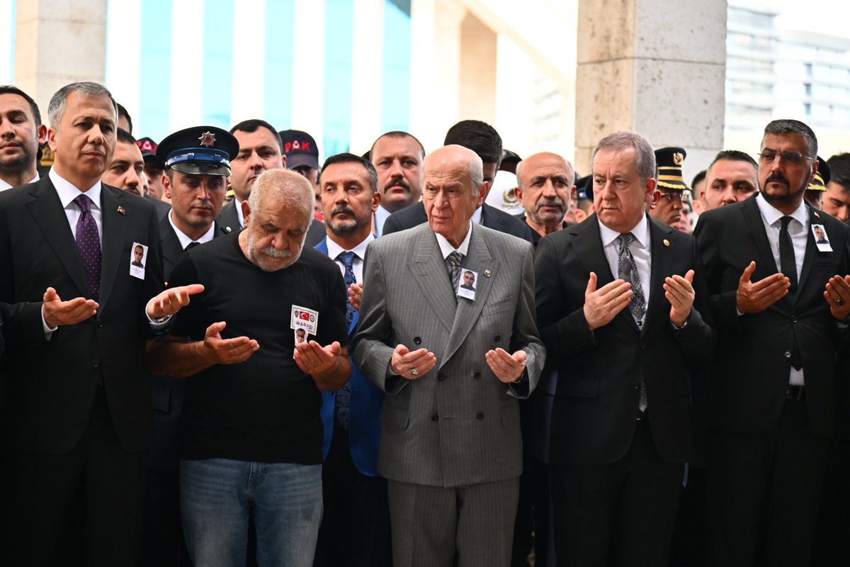 MHP_Bilgi's tweet photo. Genel Başkanımız Sayın Devlet BAHÇELİ, Şehit Polis Memuru Yusuf Çağatay SANALP'in Ahmet Hamdi Akseki Camii'ndeki Cenaze Törenine Katıldı. https://t.co/JdOP7ulgHt