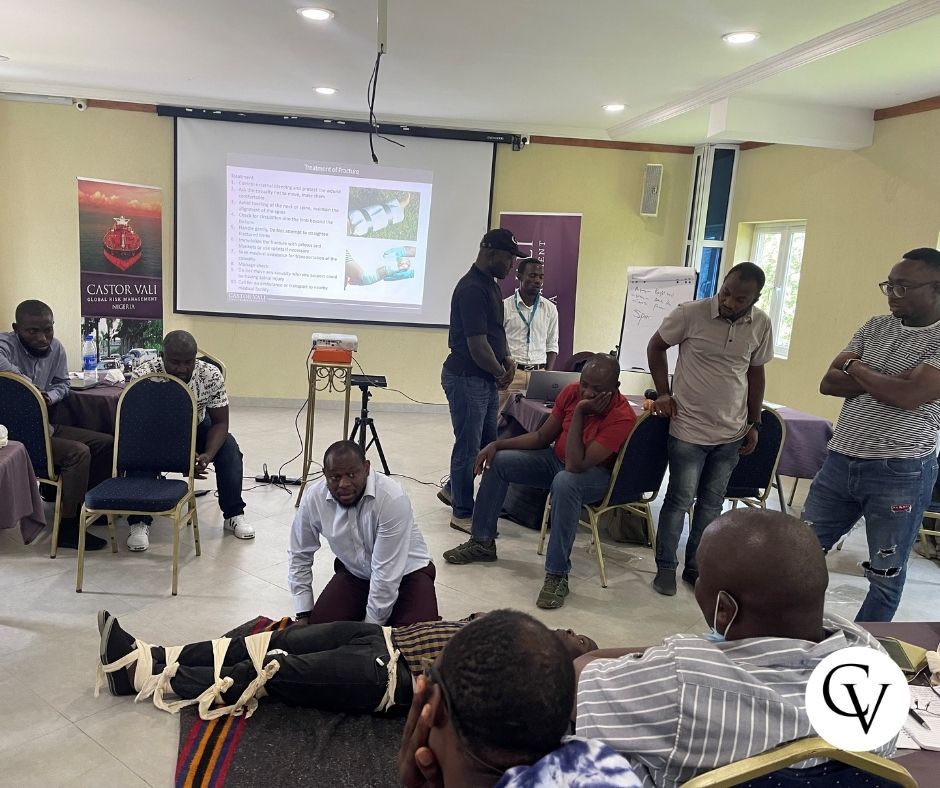 1/2 Castor Vali offers a comprehensive Hostile Environment Awareness Training (HEAT) programme conducted by our skilled instructors. The training spans 3-5 days in a residential setting and includes both theoretical and practical modules.