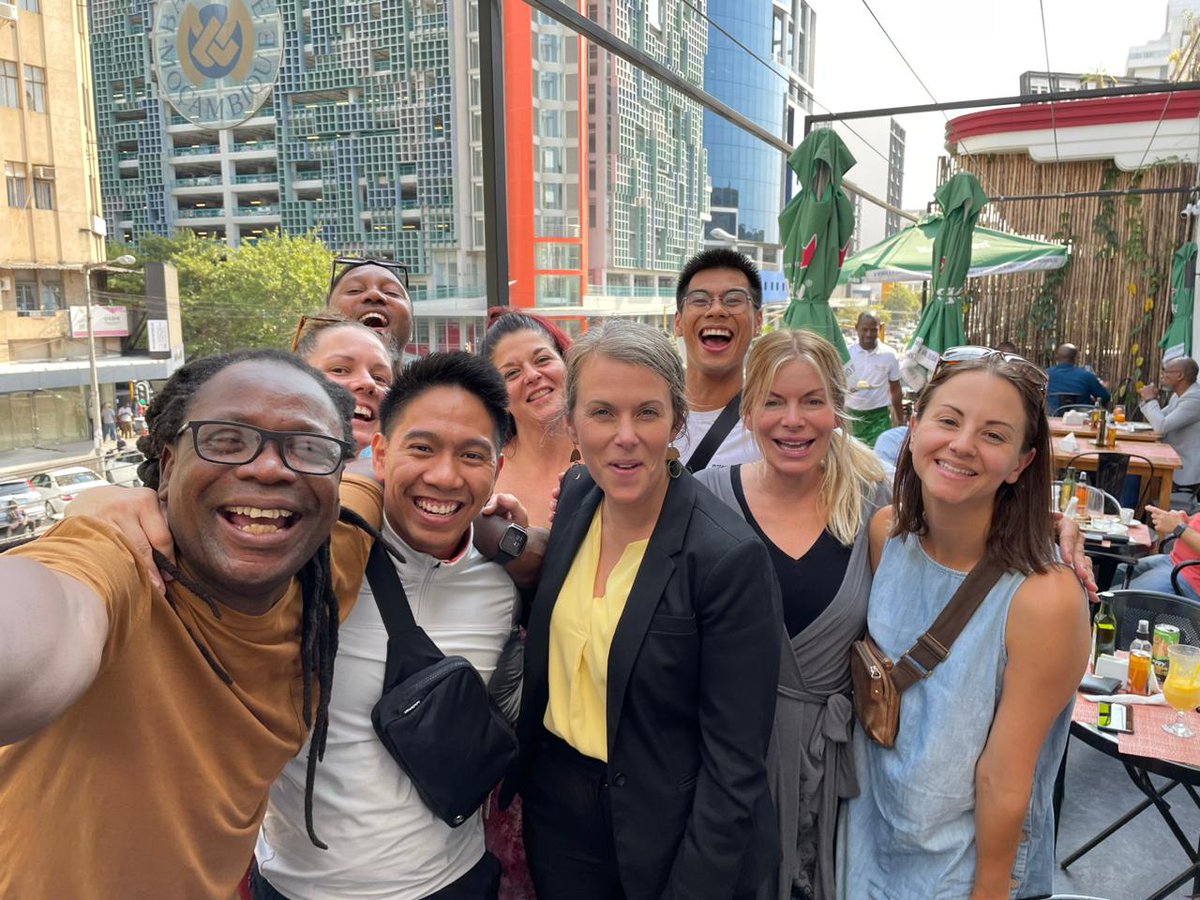 HCCanMozambique's tweet photo. Winnipeg à Maputo ! 

Quel plaisir de rencontrer @NafroDance alors qu'ils sont en ville pour travailler avec des artistes mozambicains pour le Festival National de la culture - nous sommes impatients de voir le spectacle la semaine prochaine :-) 🇲🇿🇨🇦🕺💃🪘 🌍 https://t.co/7NvAWGndRo