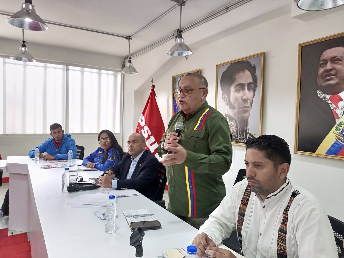 PartidoPSUV's tweet photo. #AHORA 📸

Se desarrolla la reunión de la Vicepresidencia de la Clase Obrera con los responsables estadales del PSUV y JPSUV, conjuntamente con los 24 responsables estadales del @MinTrabajoVE  y el presidente de la Central de trabajadores @WillsRangelCBST liderada por nuestro vicepresidente Francisco Torrealba.
@torrealbaf 
#VenezuelaEcológica