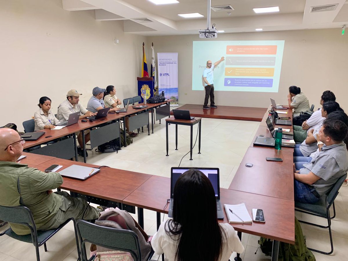 parquegalapagos's tweet photo. #Galápagos | #NuestrosGuardaparques y funcionarios de @galapagosrf se capacitan en técnicas para diseñar investigaciones para fortalecer sus conocimientos en la protección de ecosistemas y potenciar la toma de decisiones informadas, gracias a la @utpl. https://t.co/Axj5vjCQSu