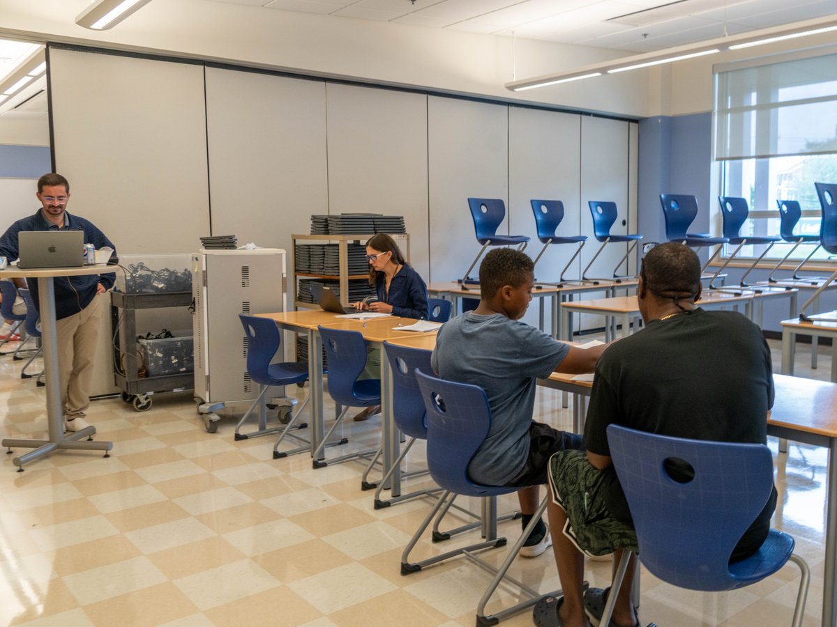 EssexNorthShore's tweet photo. Day two of Chromebook setup for freshmen!
Students can pick up school Chromebooks, or get a personal Chromebook set up.
For more info, and to view more upcoming dates, click the link below!
https://t.co/d7bAx5KwO9
#ENSTechnology #HawkTalk #CreateEncouragePromoteDevelop #ENSATS https://t.co/83jWU3TZNy