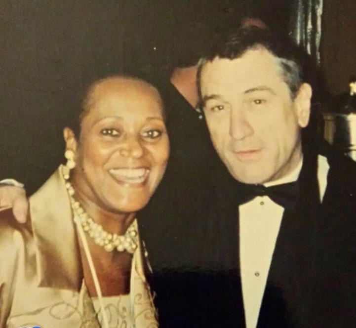 ThelmaBWright's tweet photo. Happy birthday Robert DeNiro! #tbt2000 https://t.co/WmCQdxhT8J